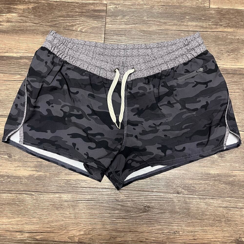 Vuori Clementine Shorts 2.5” Black Gray Camo Lined Running Athletic Size L